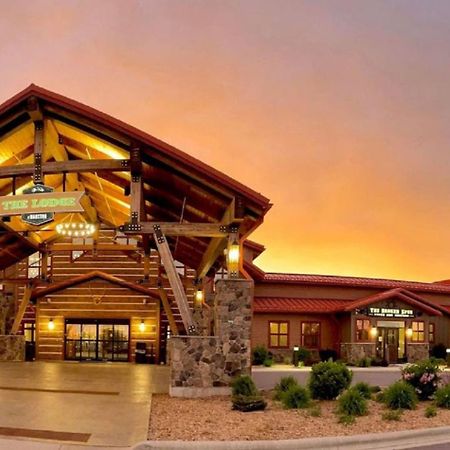 The Lodge At Mauston Экстерьер фото